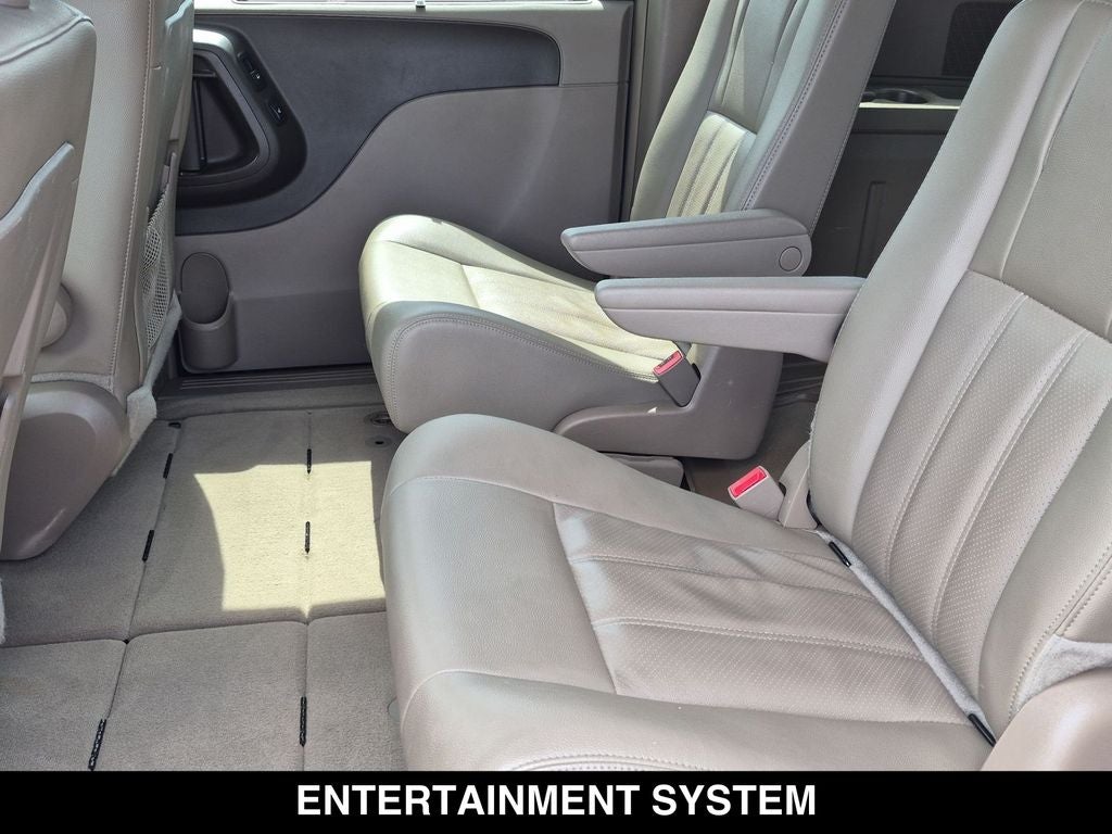 2016 Chrysler Town & Country Touring-L