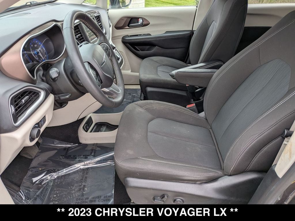 2023 Chrysler Voyager LX