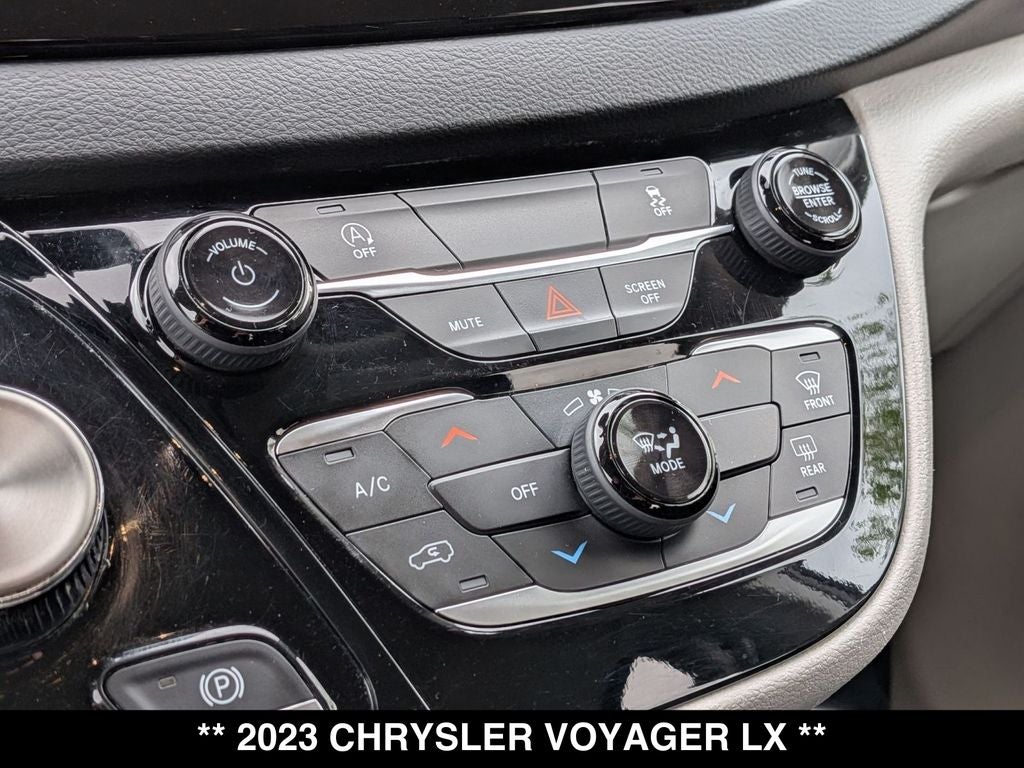 2023 Chrysler Voyager LX