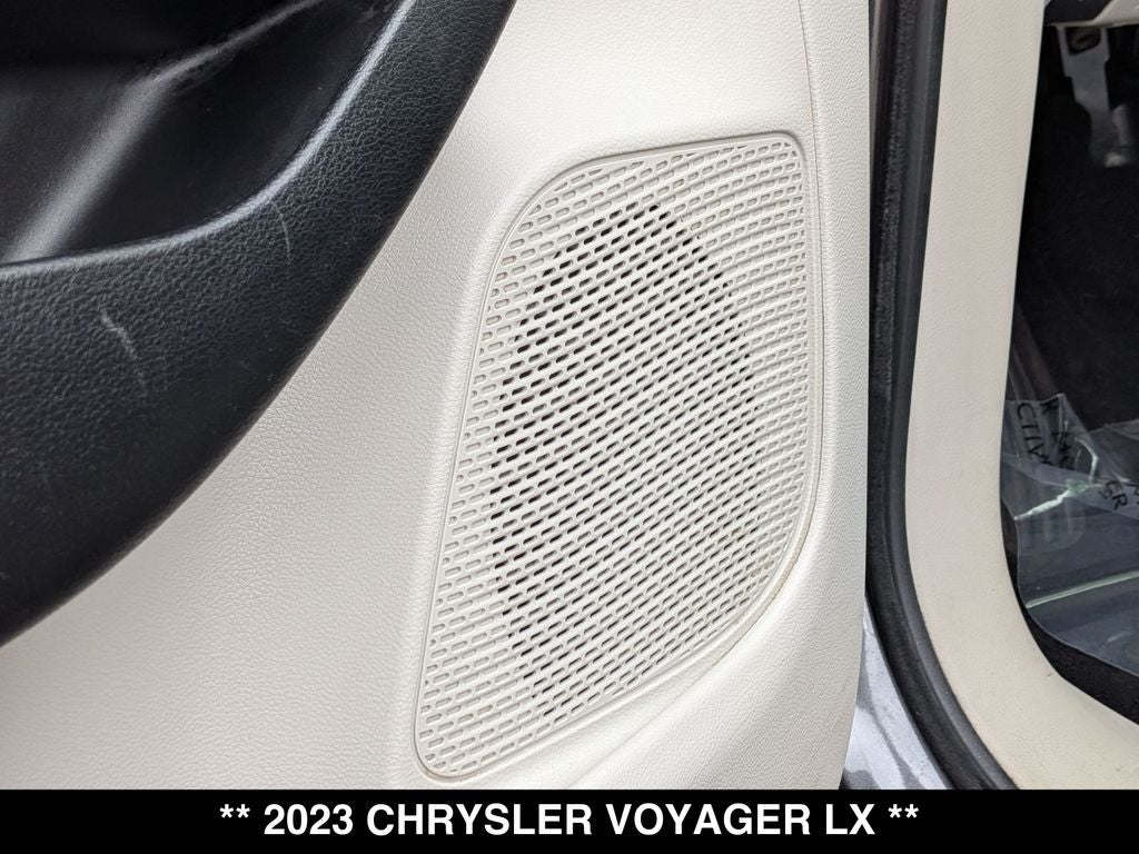 2023 Chrysler Voyager LX