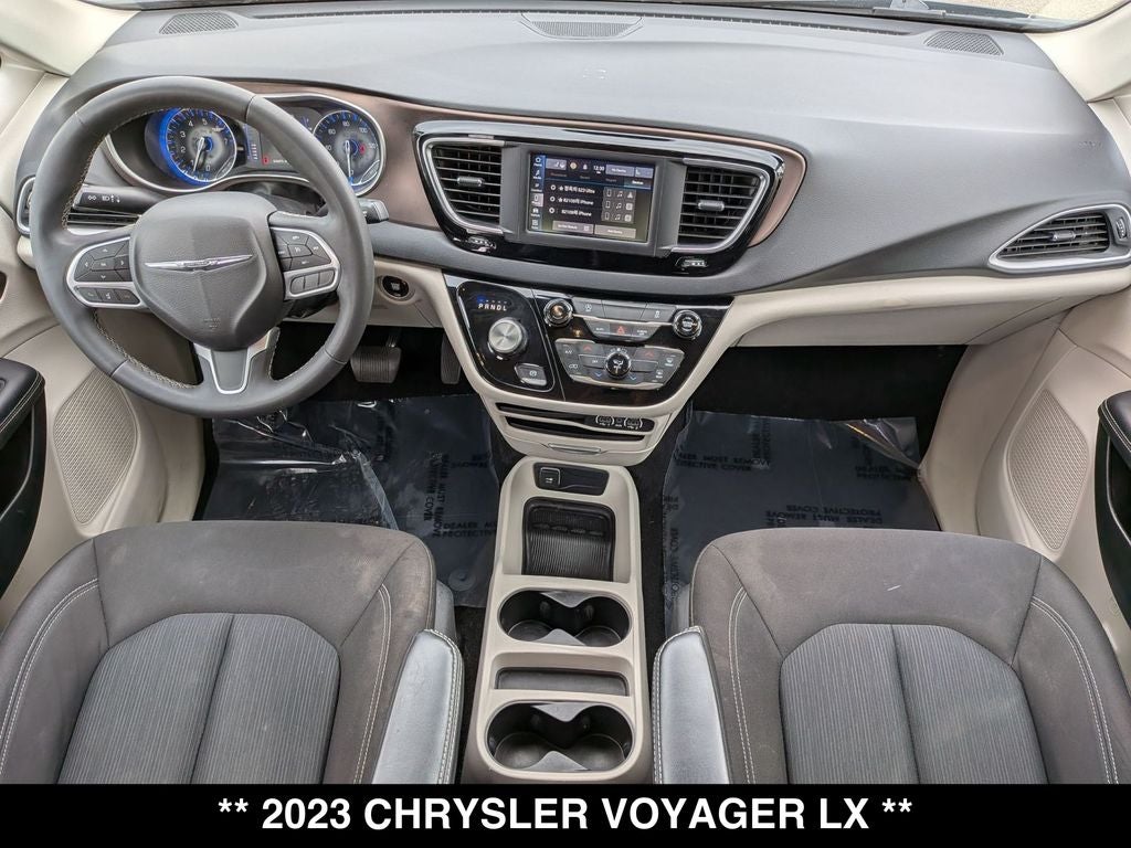 2023 Chrysler Voyager LX