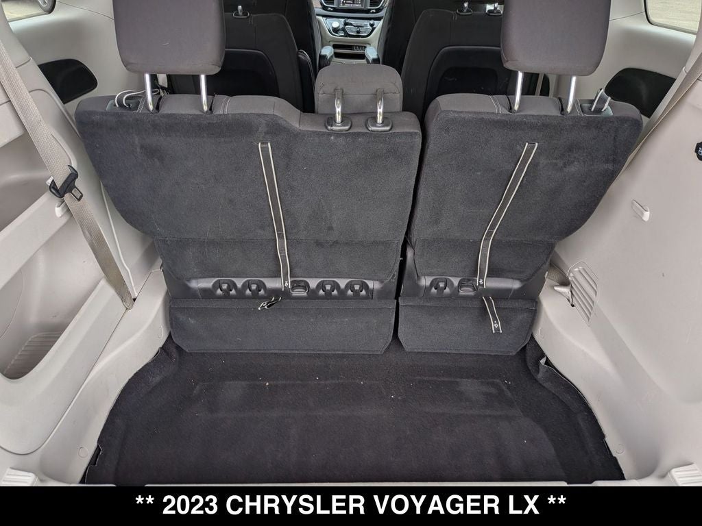 2023 Chrysler Voyager LX