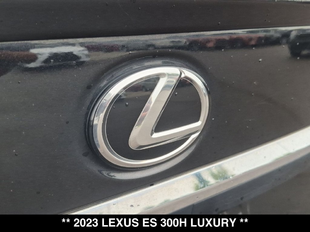 2023 Lexus ES 300h Luxury