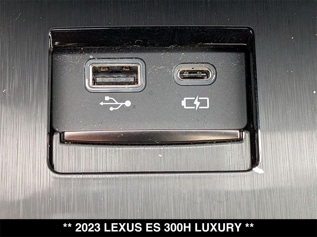 2023 Lexus ES 300h Luxury