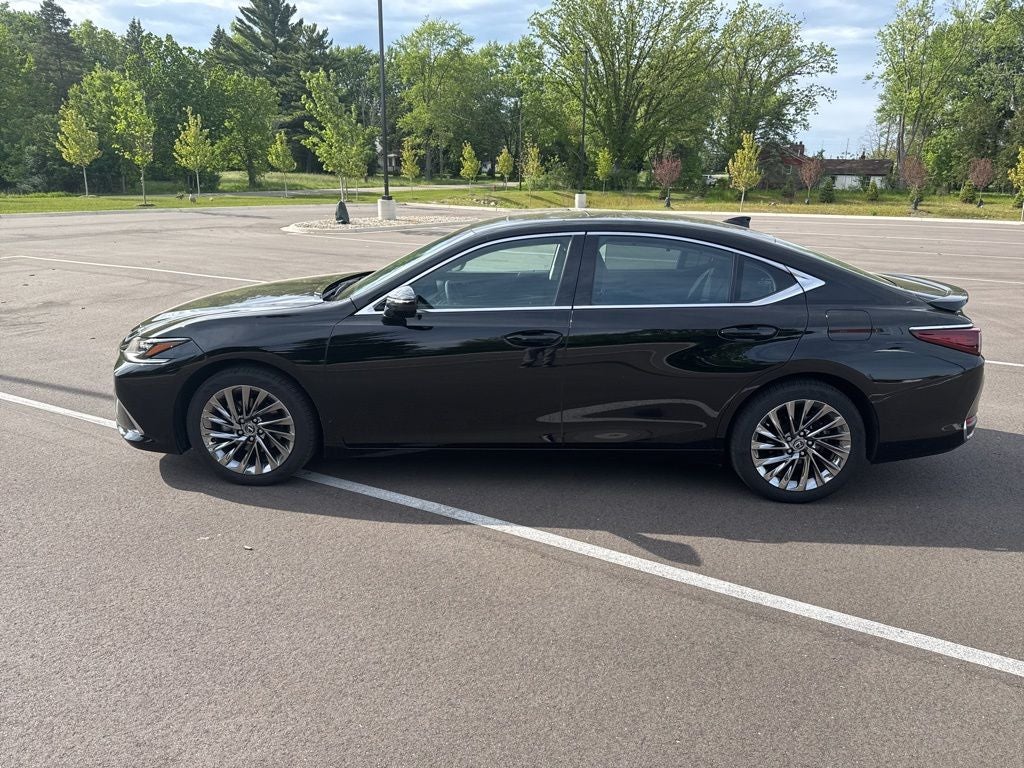 2024 Lexus ES 300h Ultra Luxury
