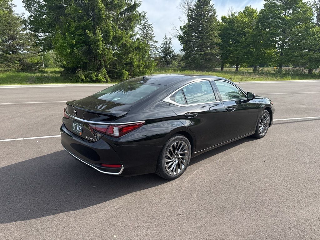 2024 Lexus ES 300h Ultra Luxury