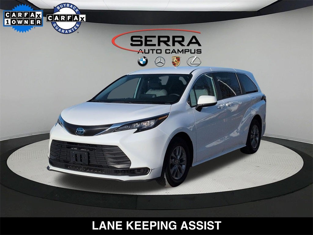 2022 Toyota Sienna LE 8 Passenger