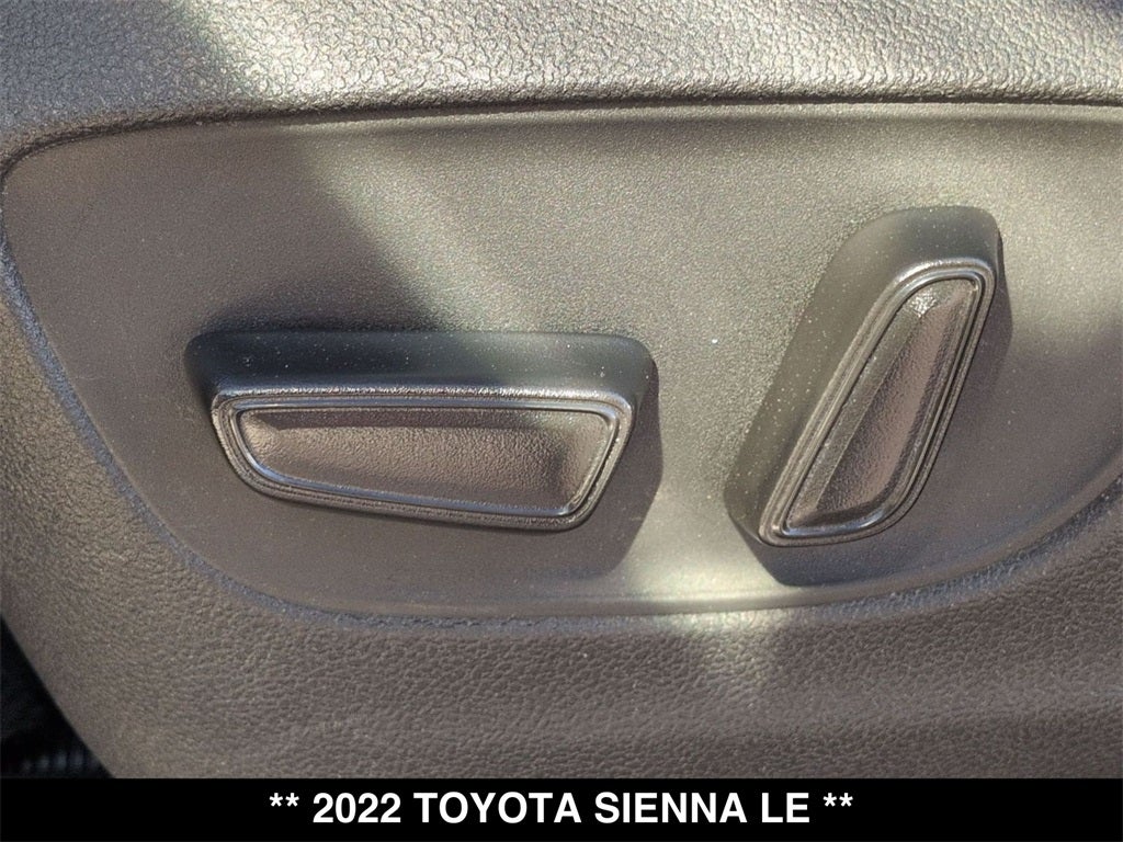 2022 Toyota Sienna LE 8 Passenger