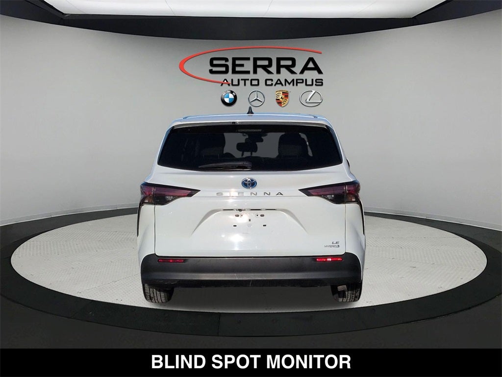 2022 Toyota Sienna LE 8 Passenger