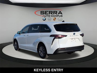 2022 Toyota Sienna LE 8 Passenger
