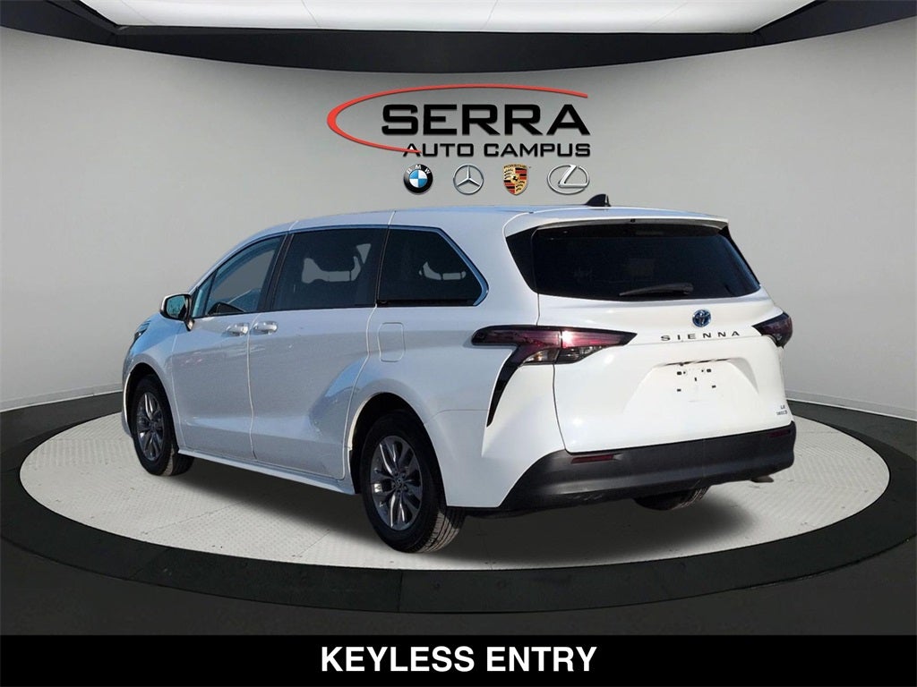 2022 Toyota Sienna LE 8 Passenger