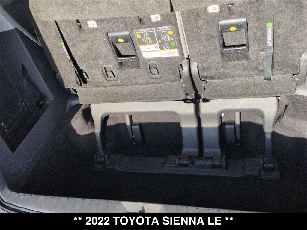 2022 Toyota Sienna LE 8 Passenger