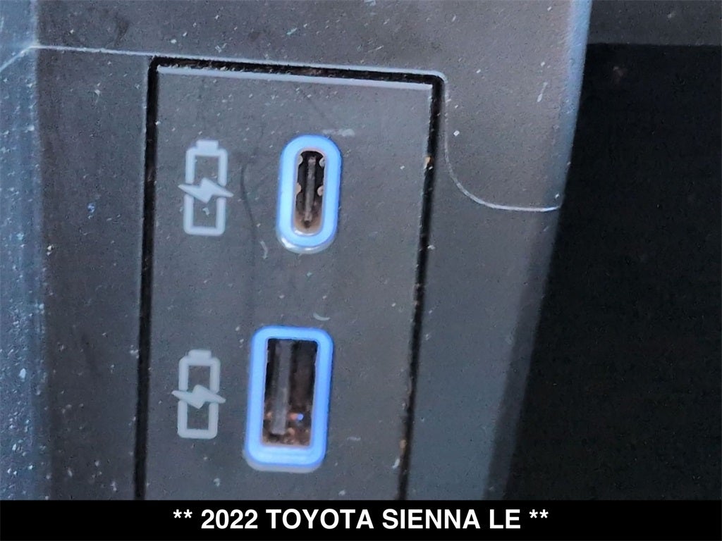 2022 Toyota Sienna LE 8 Passenger