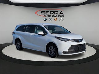2022 Toyota Sienna LE 8 Passenger