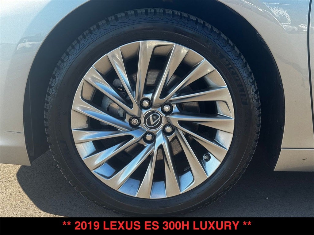 2019 Lexus ES 300h Luxury