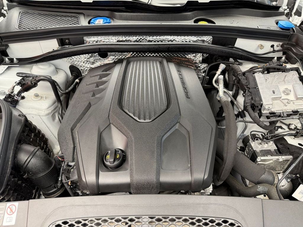 2026 Porsche Macan AWD