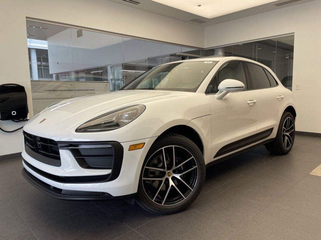 2025 Porsche Macan AWD