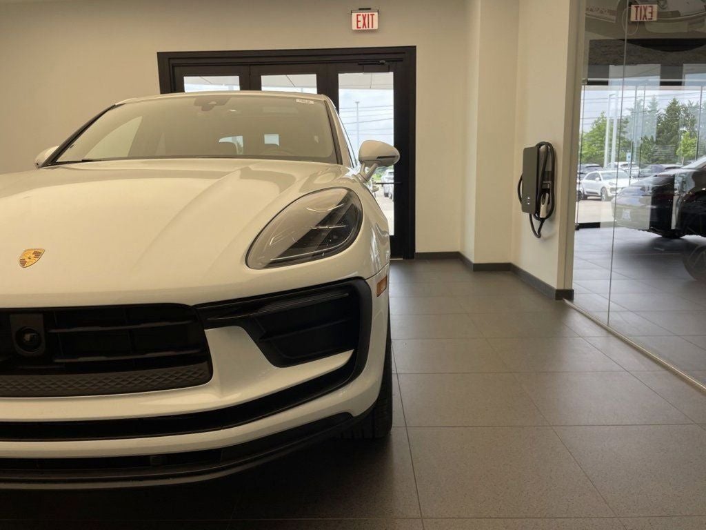 2025 Porsche Macan AWD