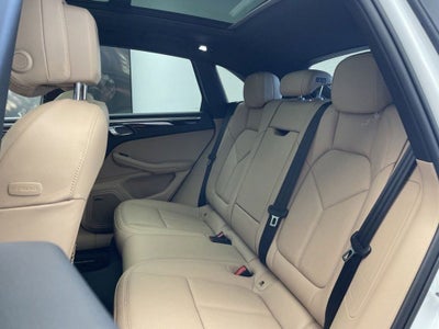 2025 Porsche Macan AWD
