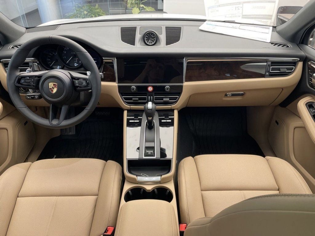 2025 Porsche Macan AWD