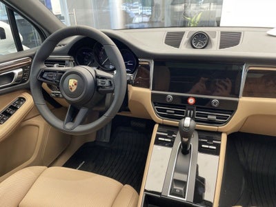 2025 Porsche Macan AWD