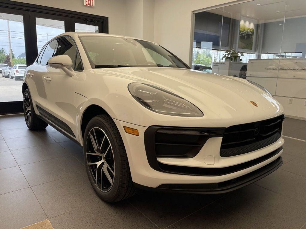 2025 Porsche Macan AWD