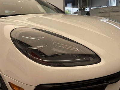 2025 Porsche Macan AWD