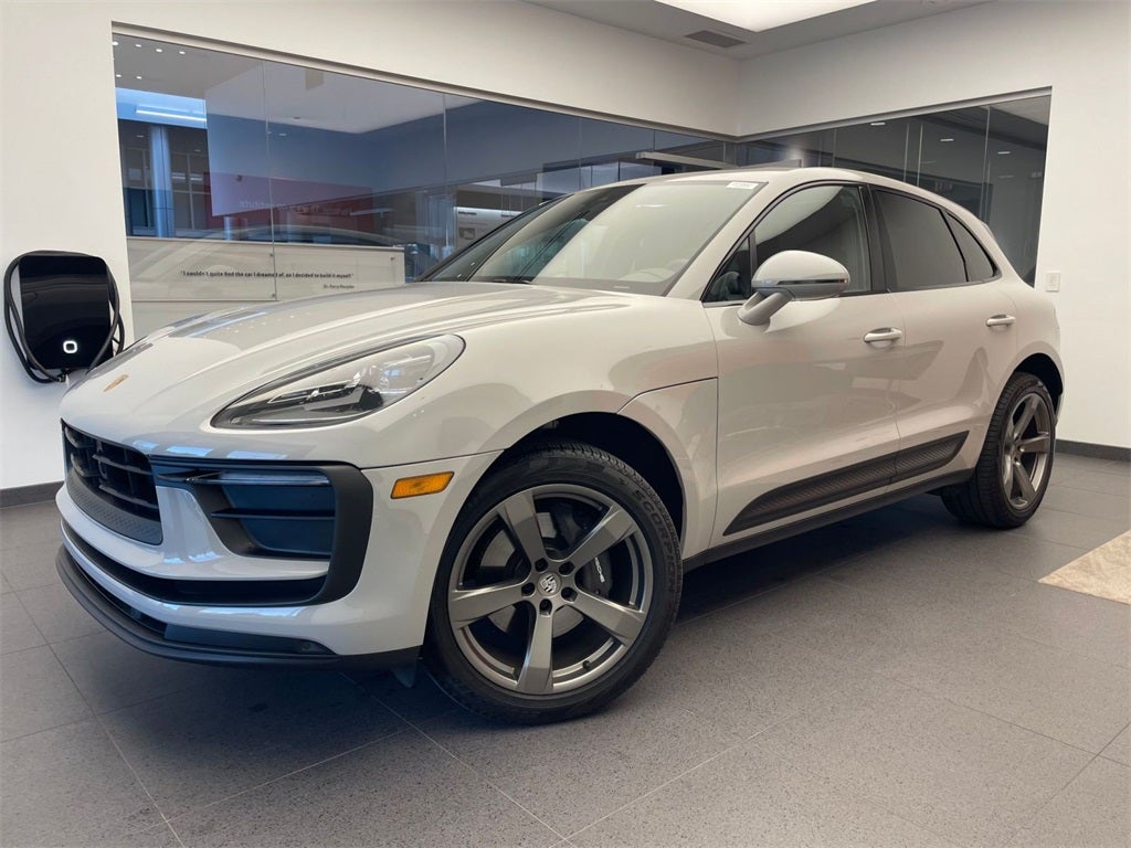 2025 Porsche Macan AWD