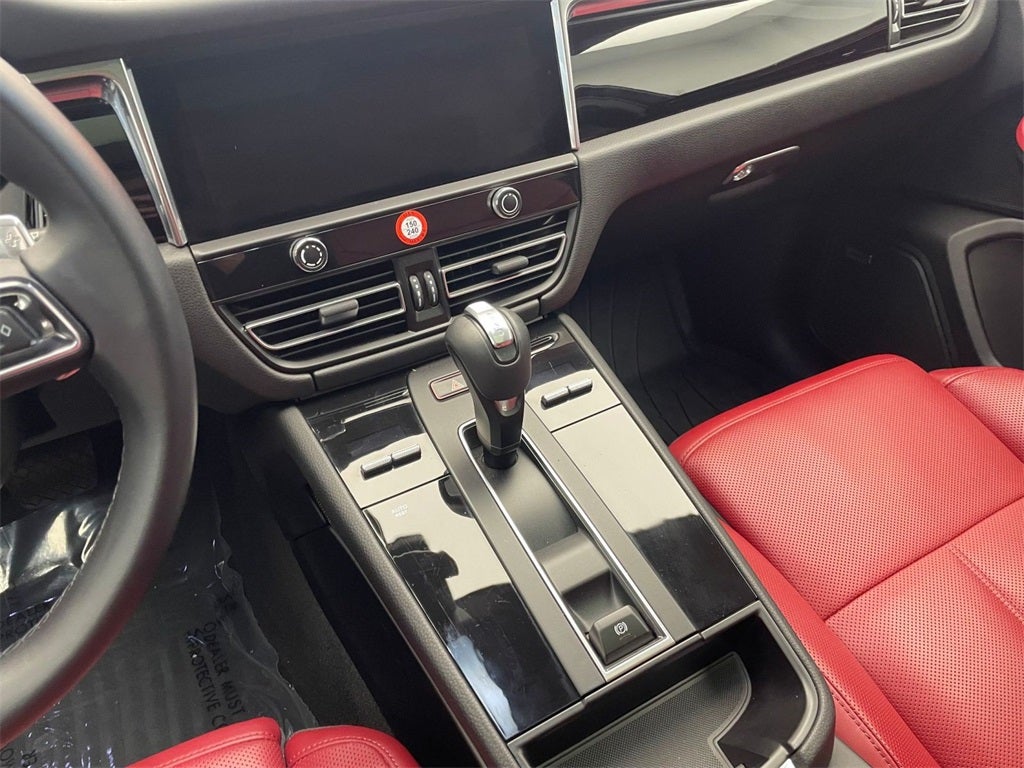 2025 Porsche Macan AWD