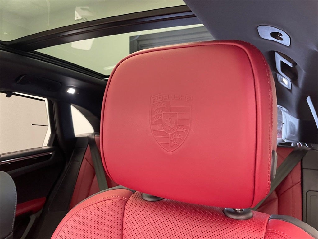 2025 Porsche Macan AWD