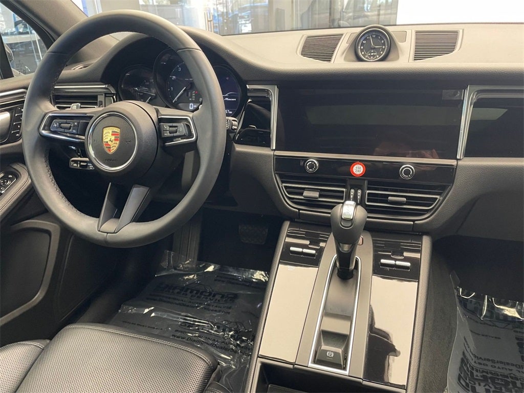 2025 Porsche Macan AWD