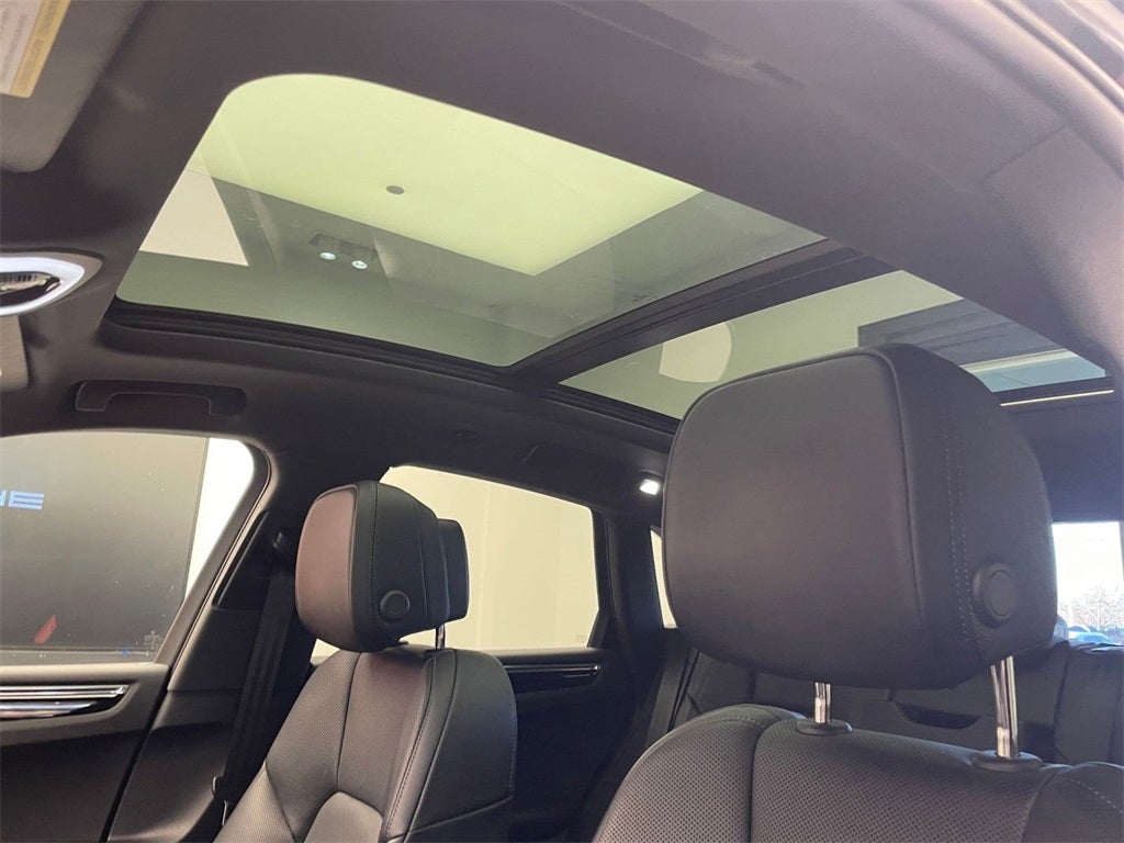 2025 Porsche Macan AWD