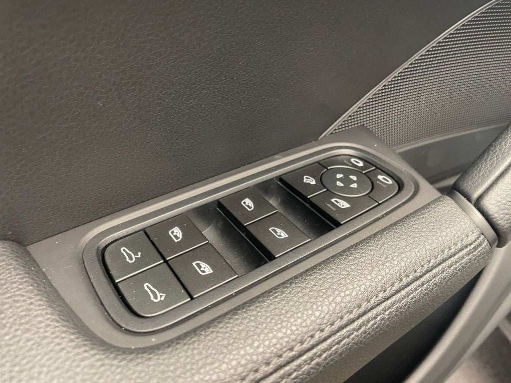 2025 Porsche Cayenne AWD