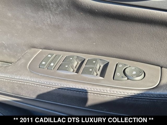 2011 Cadillac DTS Luxury Collection
