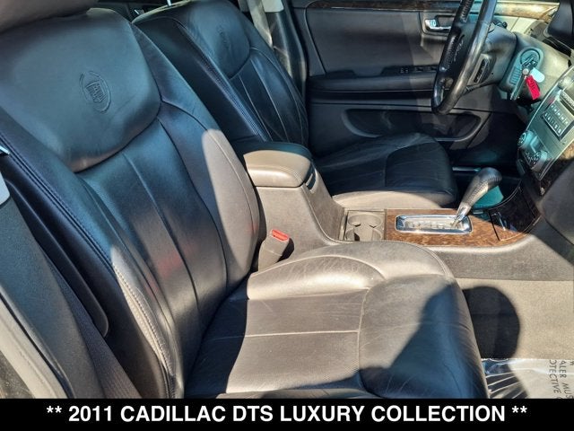 2011 Cadillac DTS Luxury Collection