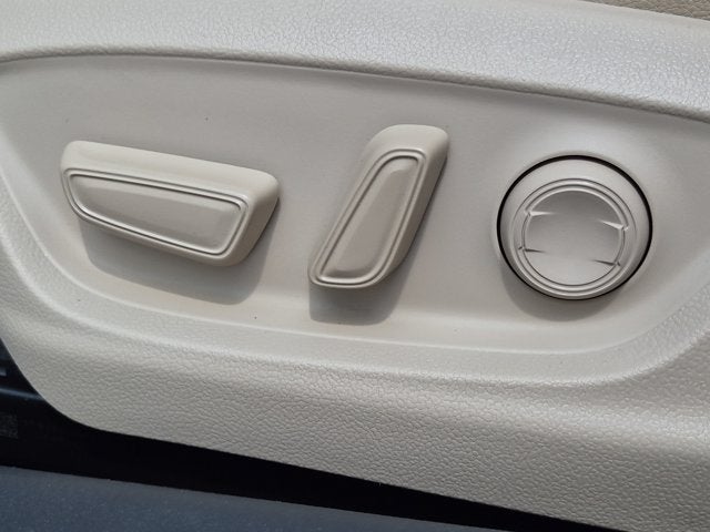 2019 Toyota Camry Hybrid XLE