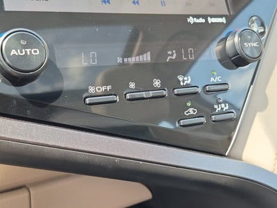 2019 Toyota Camry Hybrid XLE