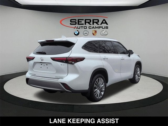 2025 Toyota Highlander Hybrid Platinum