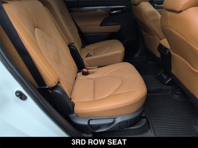 2025 Toyota Highlander Hybrid Platinum