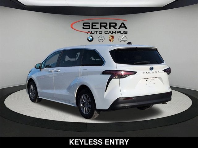 2022 Toyota Sienna LE