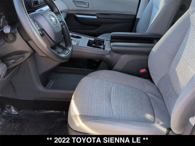 2022 Toyota Sienna LE