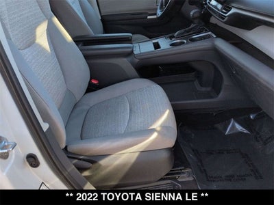 2022 Toyota Sienna LE