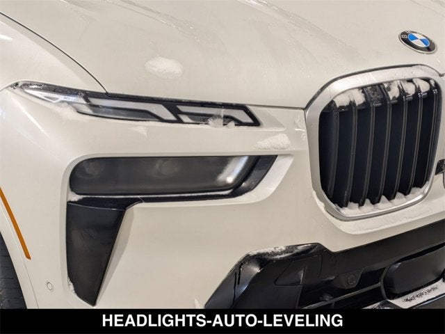 2023 BMW X7 M60i