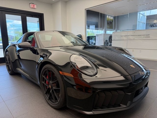 2025 Porsche 911 4 GTS