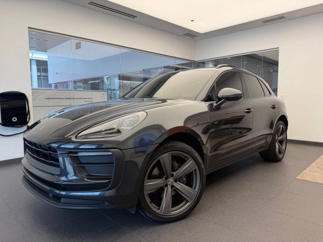 2022 Porsche Macan Base