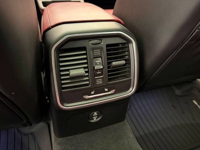 2022 Porsche Macan Base