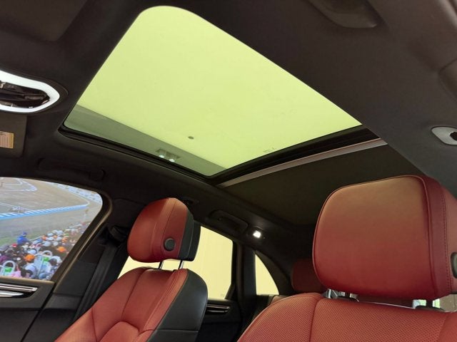 2022 Porsche Macan Base