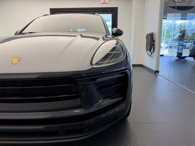 2022 Porsche Macan Base