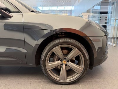 2022 Porsche Macan Base