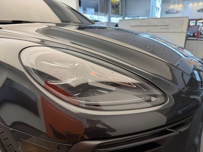 2022 Porsche Macan Base